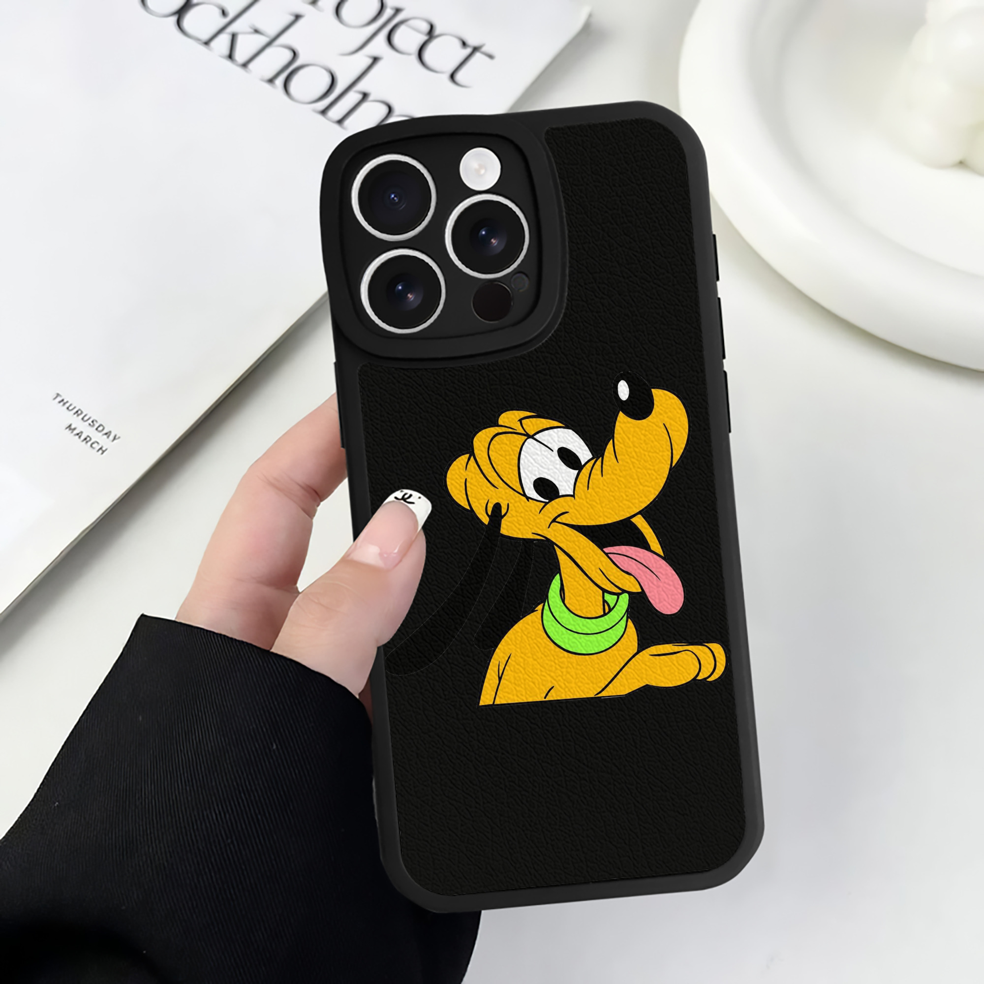 （画像用） ミッキーマウス Mickey Mouse 【iPhone 16シリーズ対応】シリコンスマホケース（レザー調） 材質：シリコン
